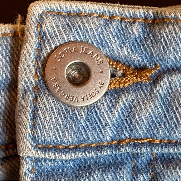 ☀️ Sofía Jeans By Sofia Vergara, Líla, Mid Rise, Hi-Low, Jean Shorts - Picture 11 of 15